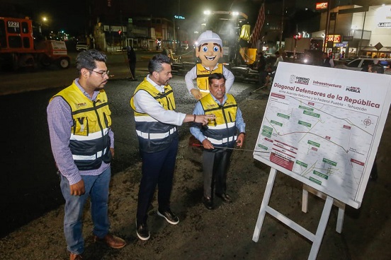 Gobierno de Puebla trabaja 24/7 en territorio; trenes de pavimentación ...